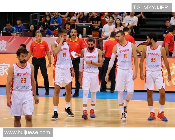 南京篮球队在世界杯积分榜上以77分稳居第一名展现强劲实力