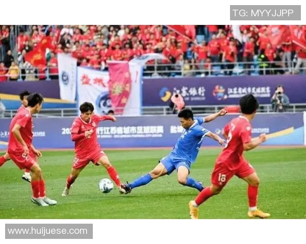 足球明星大力爆射展现惊人技巧引发球迷热烈欢呼与媒体热议