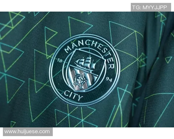 足球明星新冠复发引发关注球迷担忧健康与赛季影响 足球明星新冠复发引发关注球迷担忧健康与赛季影响